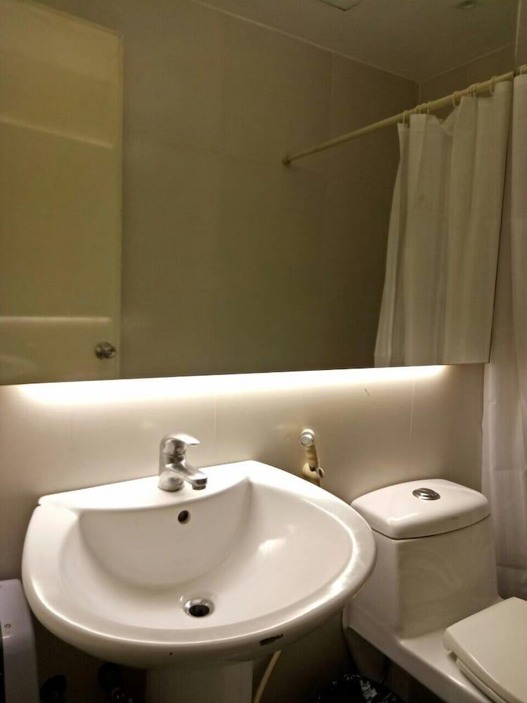 Dragonlink Suites Makati City Exteriör bild